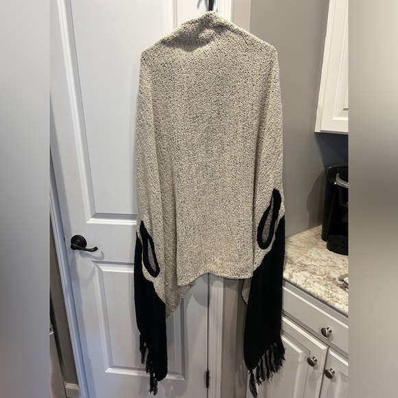 Jack and Missy shaw wrap one size Black and cream - Picture 5 of 7